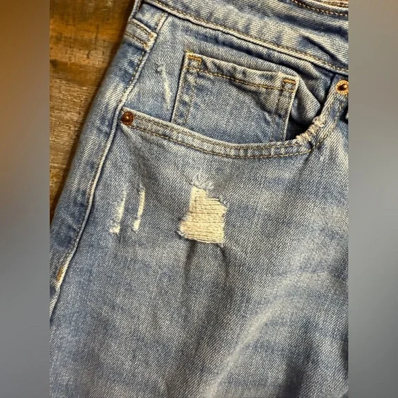 Old Navy high rise CURVY straight Medium Wash Distressed Jeans - Picture 9 of 11